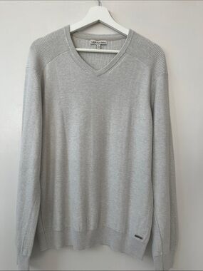 Calvin Klein Men's Light Gray V-Neck Sweater
